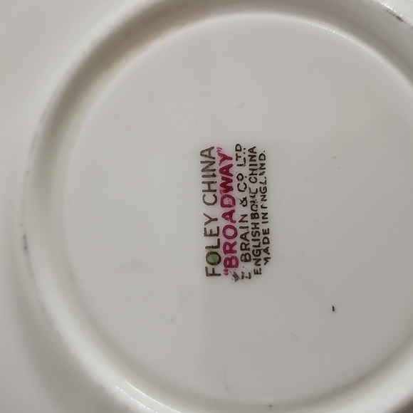 Green Foley Broadway Teacup and Saucer, made in England - Picture 4 of 8